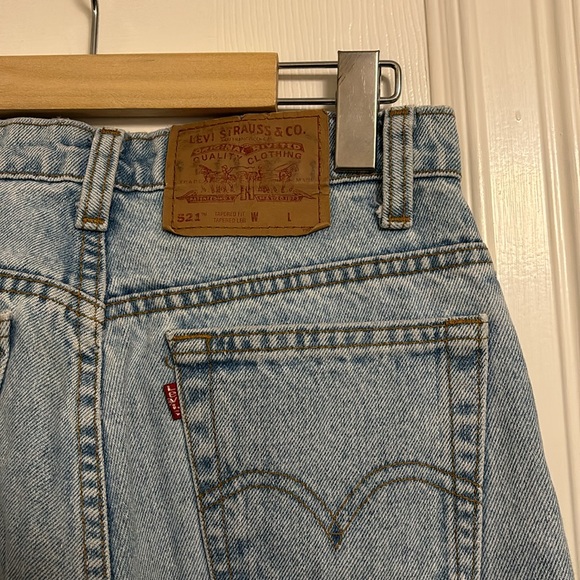 Vintage High Rise Levi Jeans - Picture 3 of 4